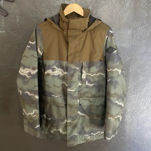 Womens Medium Dakine Ski/Snowboard Jacket - insulated